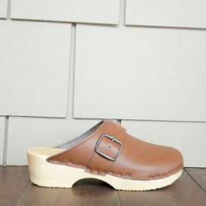 Nicora vegan clogs with box